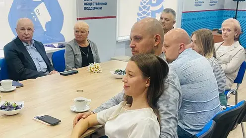 В Штабе общественной поддержки "Единой России" чествовали заслуженные и молодые пары
