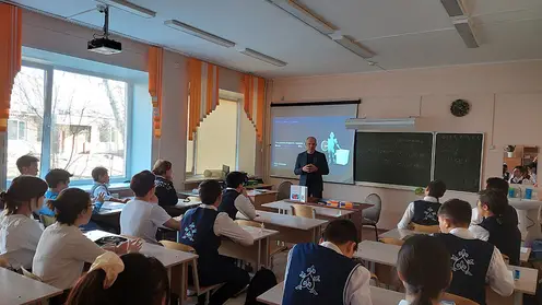 За правильный ответ — в «Лицей»: «Ростелеком» провел урок кибербезопасности в Хакасской национальной гимназии