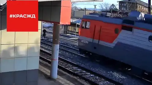В Красноярске молодую девушку в наушниках насмерть сбил поезд